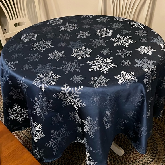 Beautiful navy blue with snowflake tablecloth - Picture 1 of 4